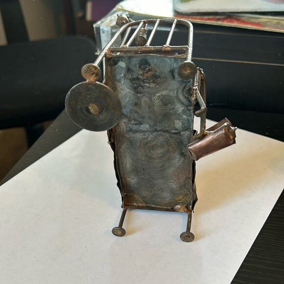 Metal Hospital Bed Sculpture with Doctor Patient & I V Bottles - Picture 8 of 15